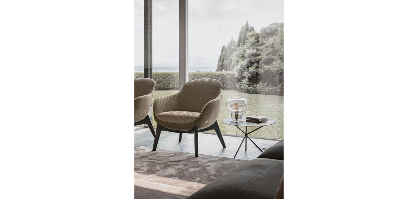 Fly side table by Nicoline Italia featuring a minimalist design with a double K metal base and circular top.