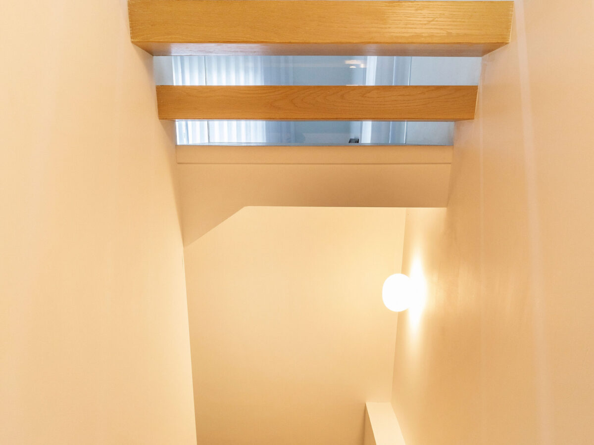 The minimalist Flos Glo-Ball C/W Zero light, a perfectly round white globe mounted flush against a surface, offering an understated yet effective ambient illumination.