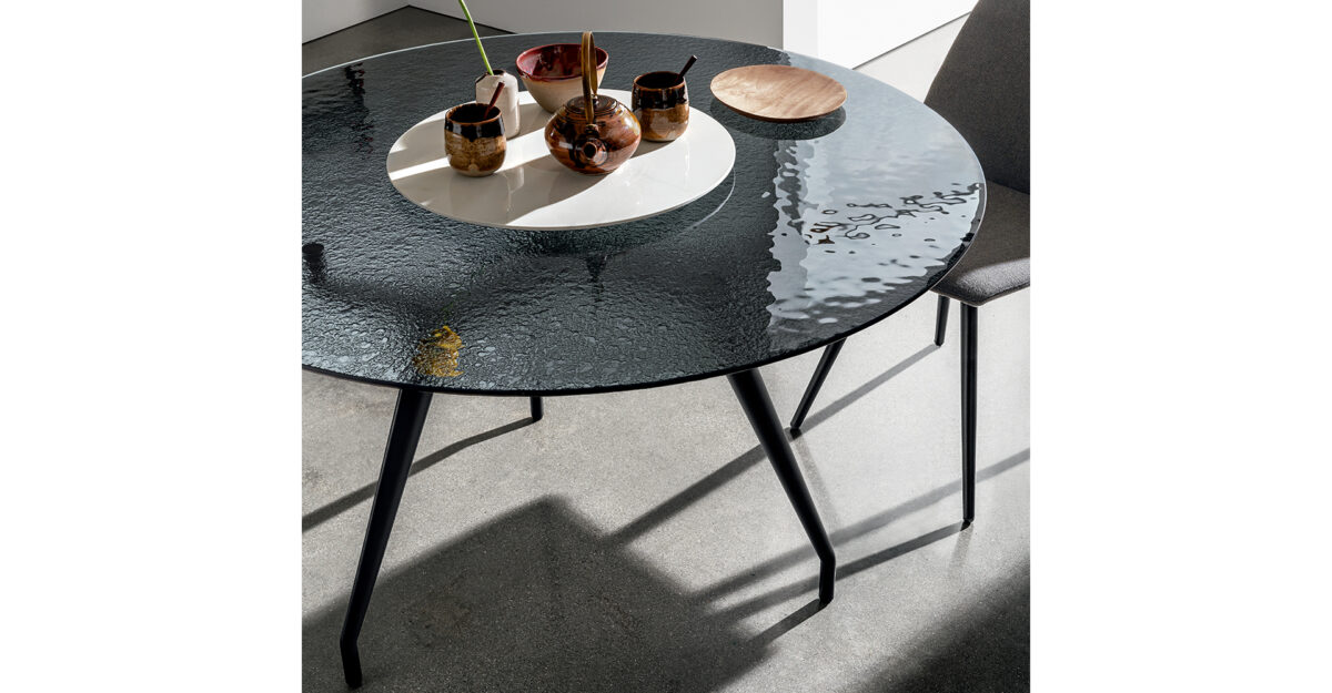 “Contemporary Italian table – Sovet Arkos Round with statement base and refined circular top”