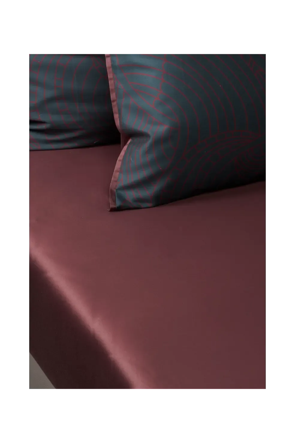 Dodo Pavone Fitted Sheet by Moooi – luxurious modern Italian-design bedding featured at Italcasa Design showroom in Royal Oak, Michigan