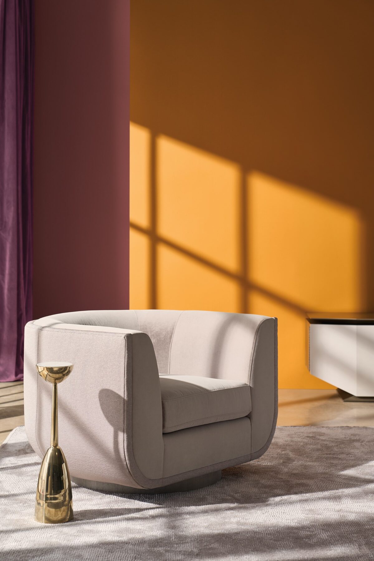 Close-up of Gamma Accent Table's Guangxi white stone top, highlighting its luminous quality and refined craftsmanship.
