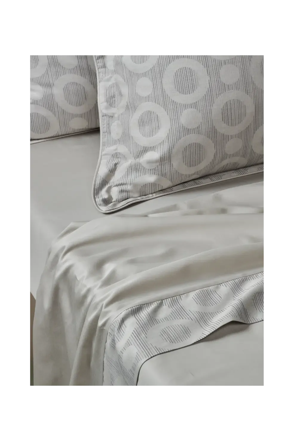 Contemporary Umbrella Squid Flat Sheet by Moooi high-end Italian furniture in Birmingham, Michigan
