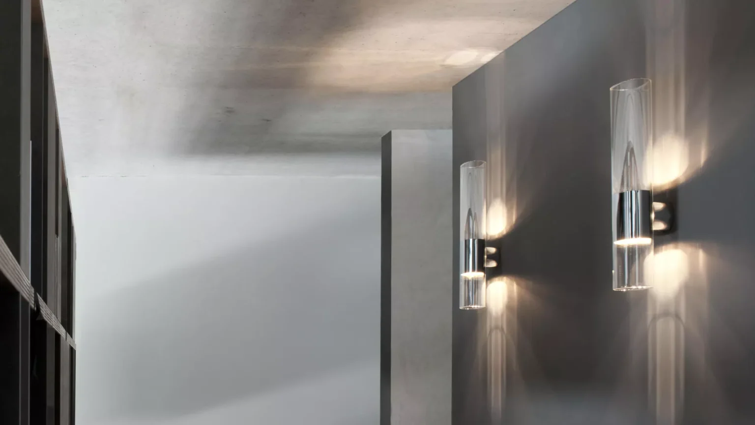 “Line by Oluce modern Italian floor lamp – slim vertical metal structure with integrated linear LED light and minimalist design”