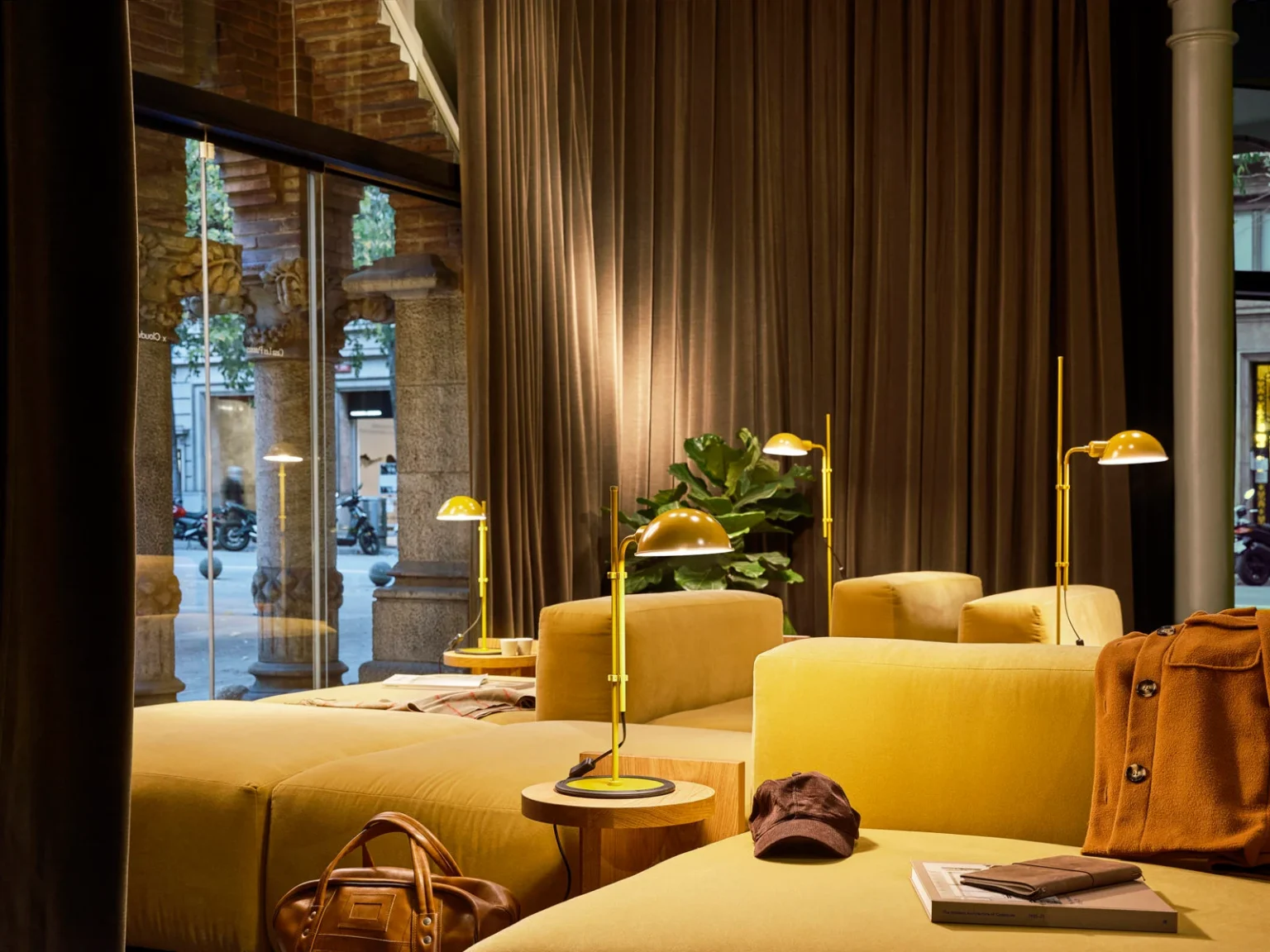  “Classic floor lamp Funiculí by Marset – practical and aesthetic lighting inspired by vintage design”