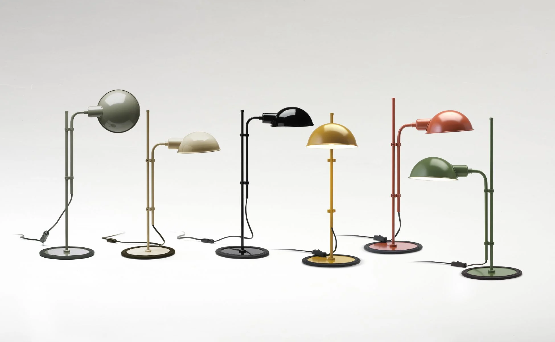 “Funiculí by Marset in white finish – elegant modern floor lamp with sliding mechanism for custom height”