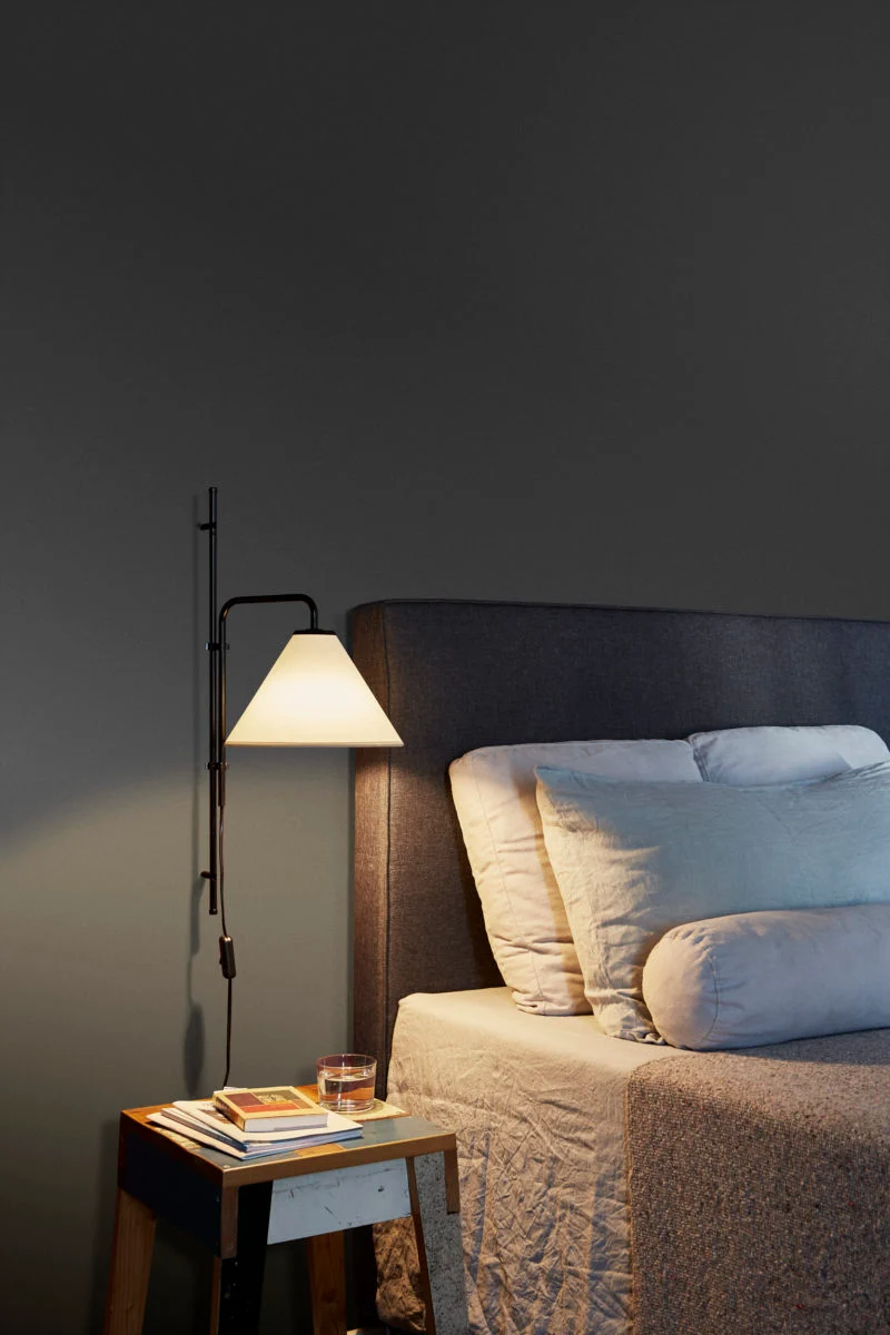 “Adjustable reading lamp Funiculí by Marset – elegant floor lamp with pivoting diffuser for directional lighting”