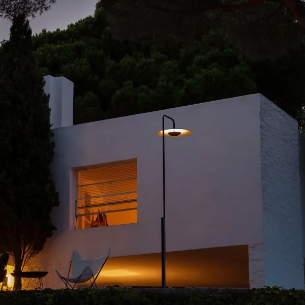 “Demonstration of Ginger by Marset floor lamp – elegant minimalist design with warm diffused illumination”