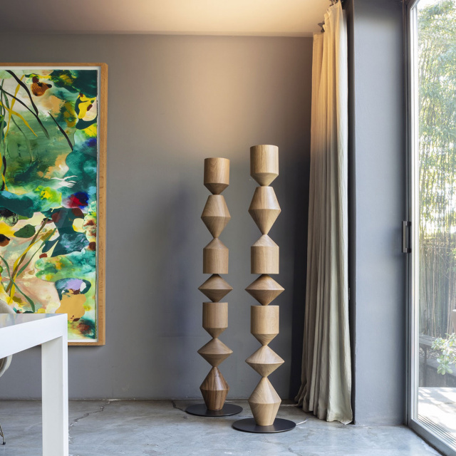 “Modern pedestal table CONSTANTINE by Mogg – striking sculptural design ideal for living spaces”