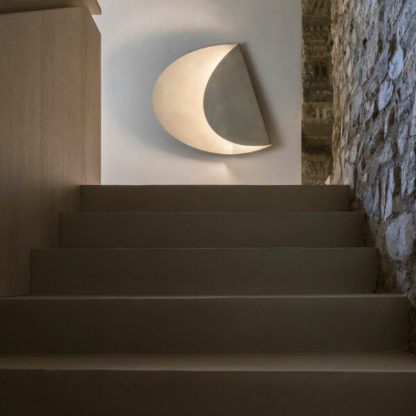 “BEND by Mogg – freestanding metal console table with curving structure and elegant design”