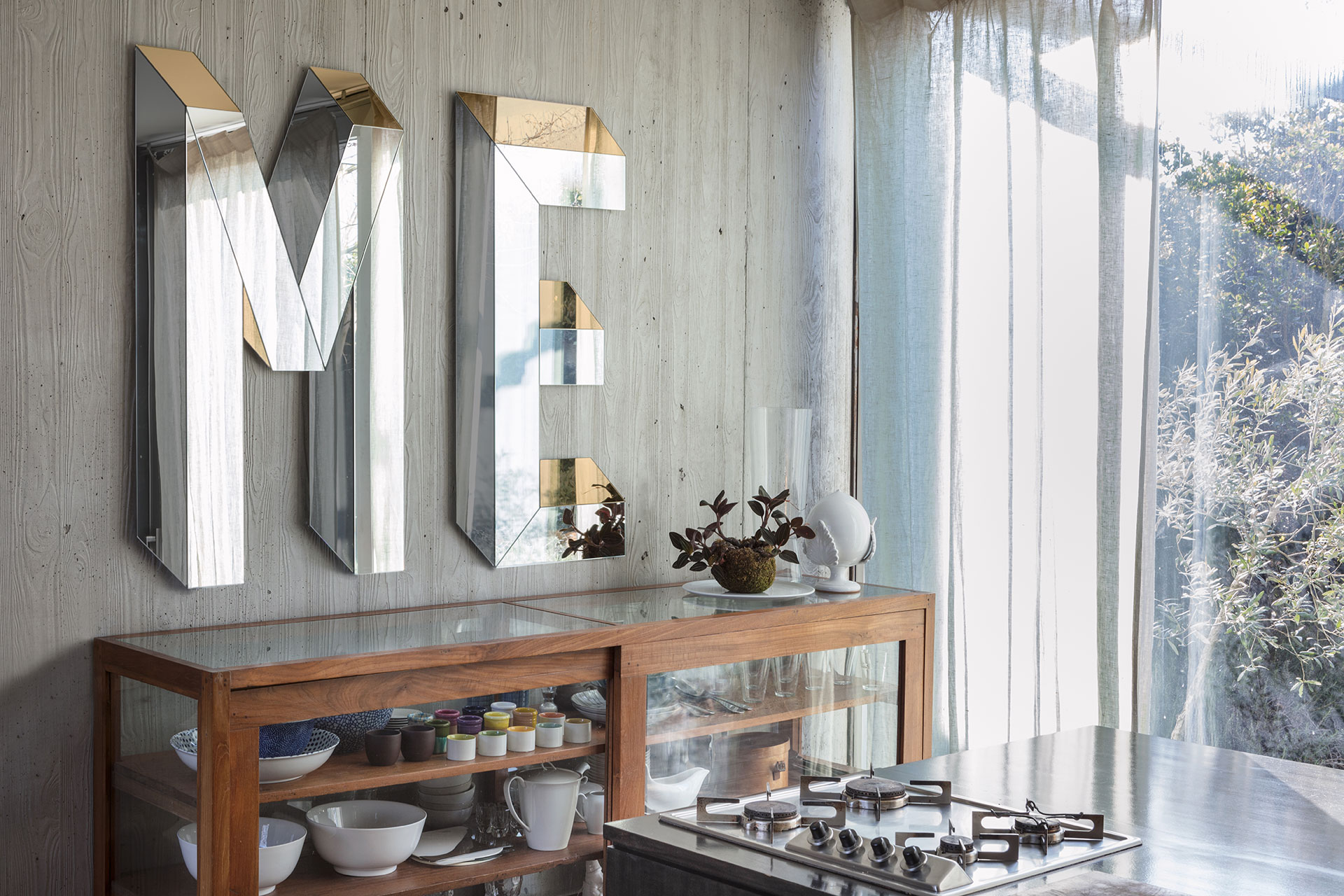 “LETTERONE by Mogg – unique letter-shaped shelf ideal for modern interiors, kids’ rooms, or galleries”