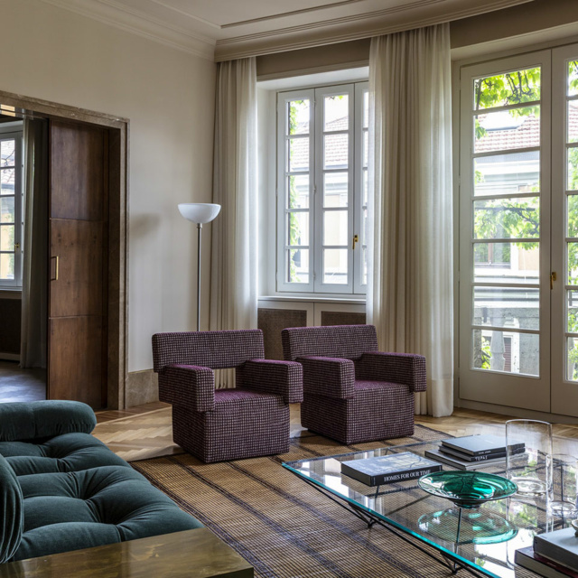 “SKYFALL by Mogg – dramatic pendant lighting fixture with cascading glass elements and sculptural elegance”