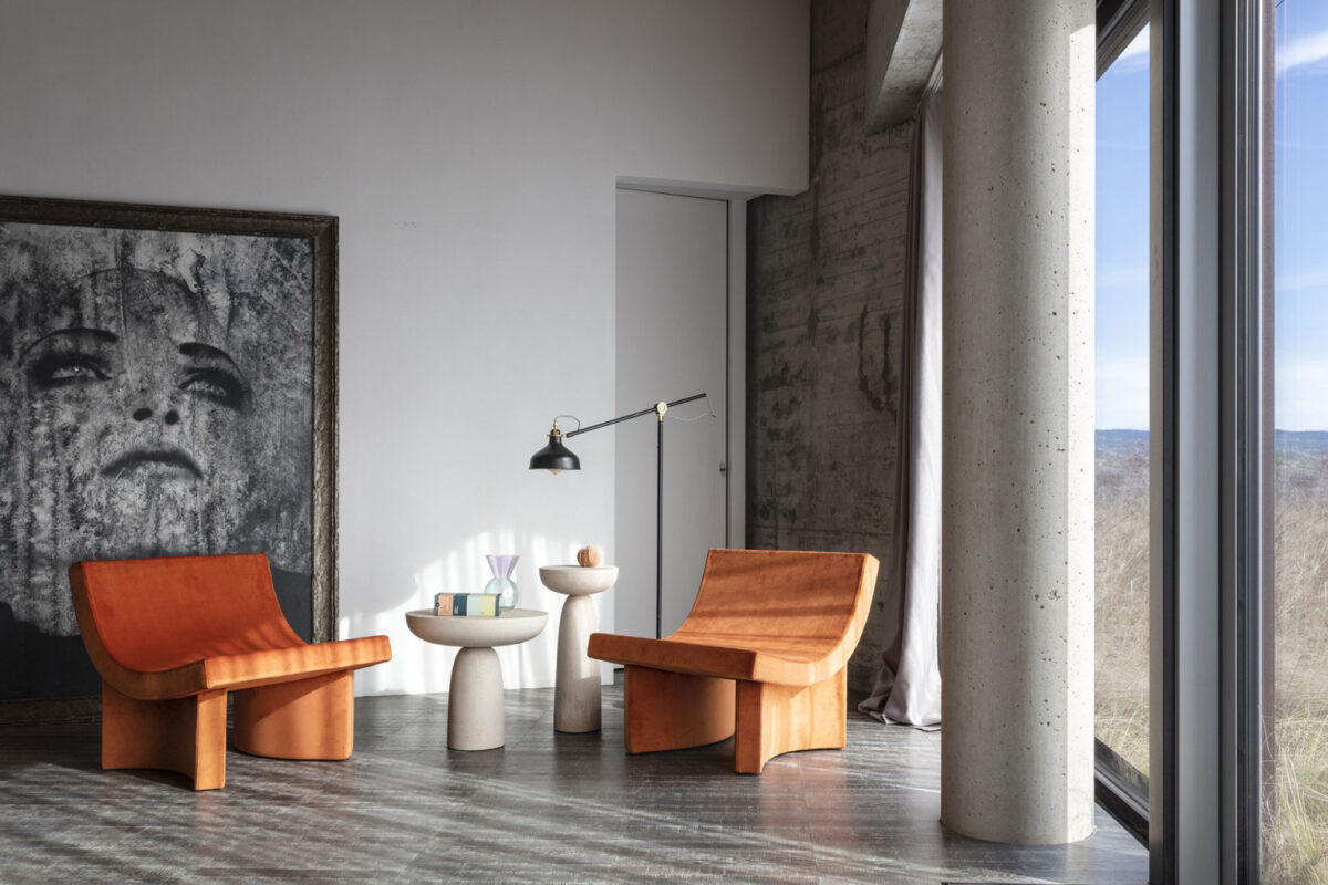 “TALK by Mogg – contemporary wall-mounted console with integrated mirror and minimalist design”