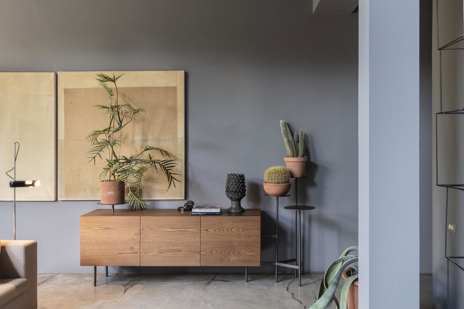 “IKEBANA by Mogg – minimalist floor-standing or wall-mounted vase rack inspired by Japanese floral art”