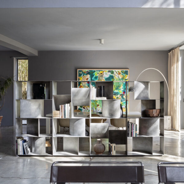 “JUDD BASE by Mogg – solid geometric support column in lacquered or wood finish for modern interiors”