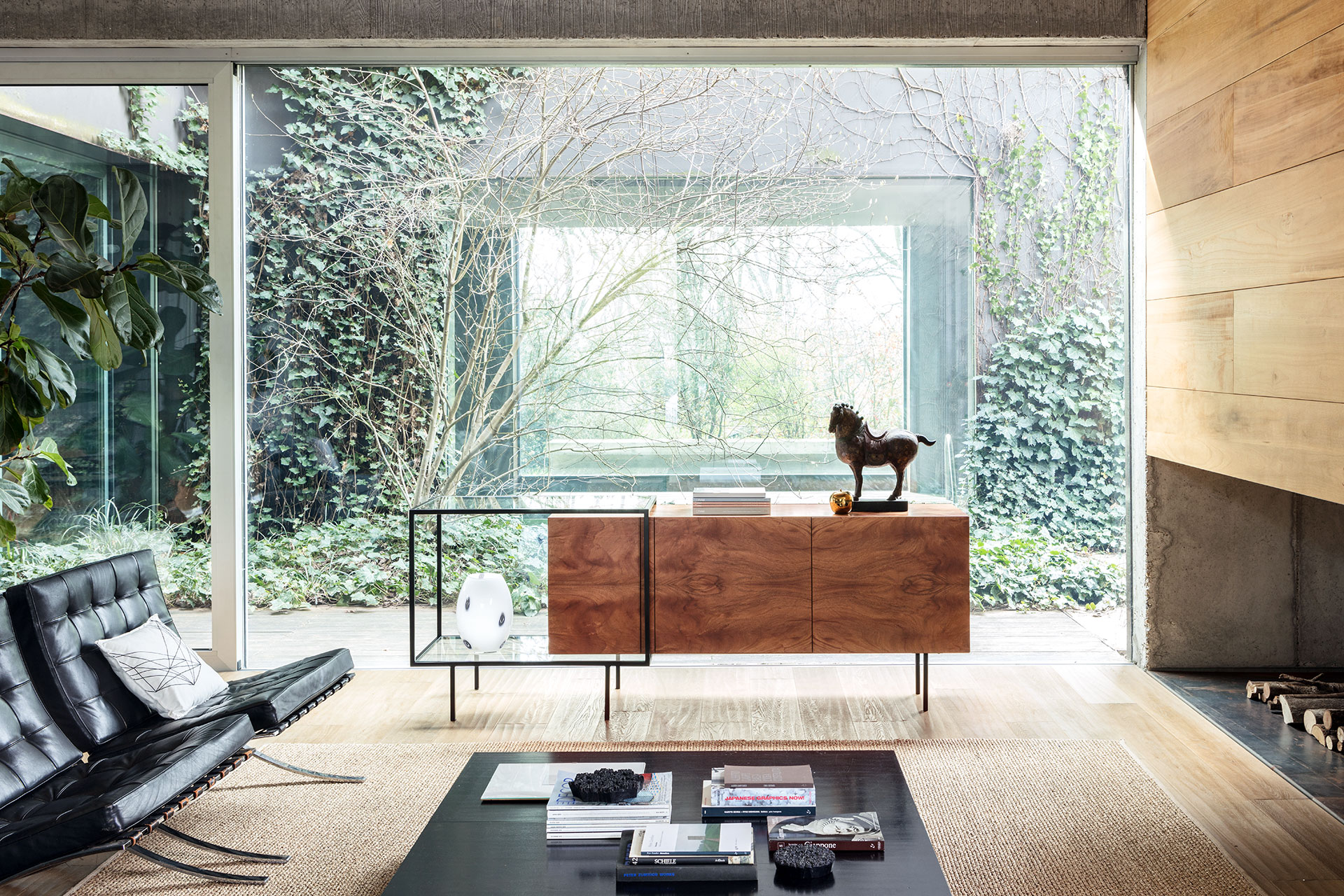 “ZOOM by Mogg – modern extendable dining table with sleek design and telescopic mechanism”