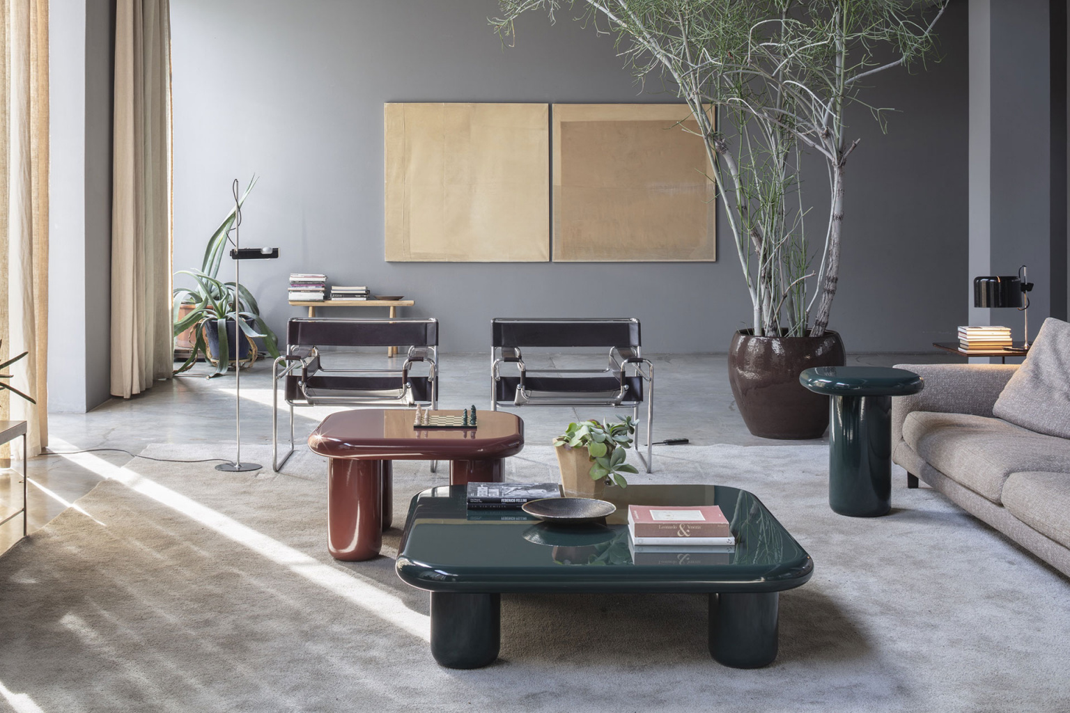 “BILBAO by Mogg – sculptural coffee table with organic curved base and glass top”
