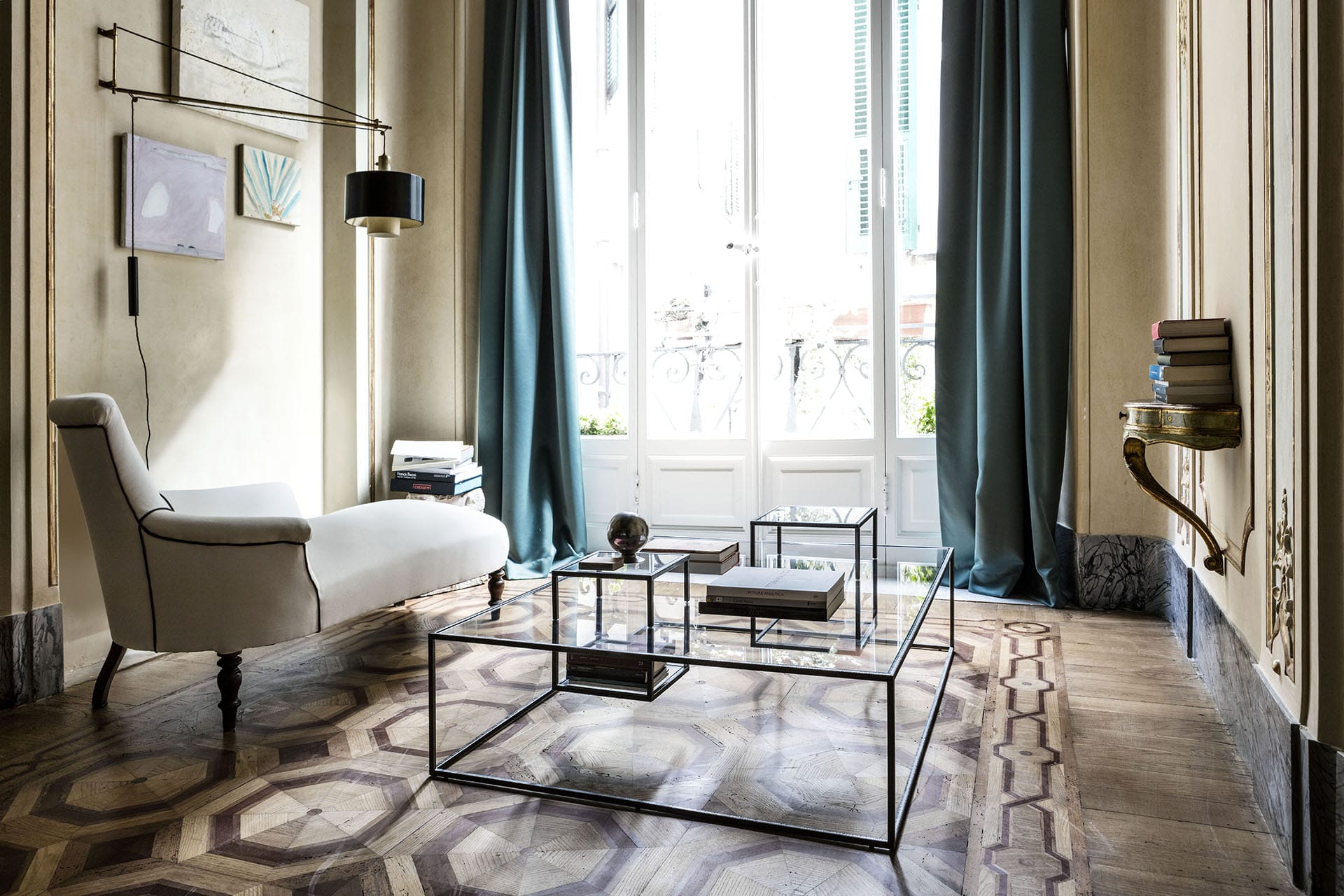 “ILLUSIONS by Mogg – sculptural mirror with irregular, distorted silhouette for artistic interiors”