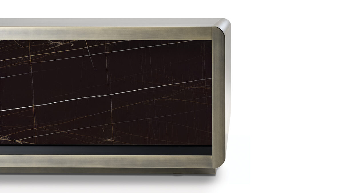 Space 40 by Reflex featured in Birmingham Michigan showroom, modern Italian luxury mirror design.