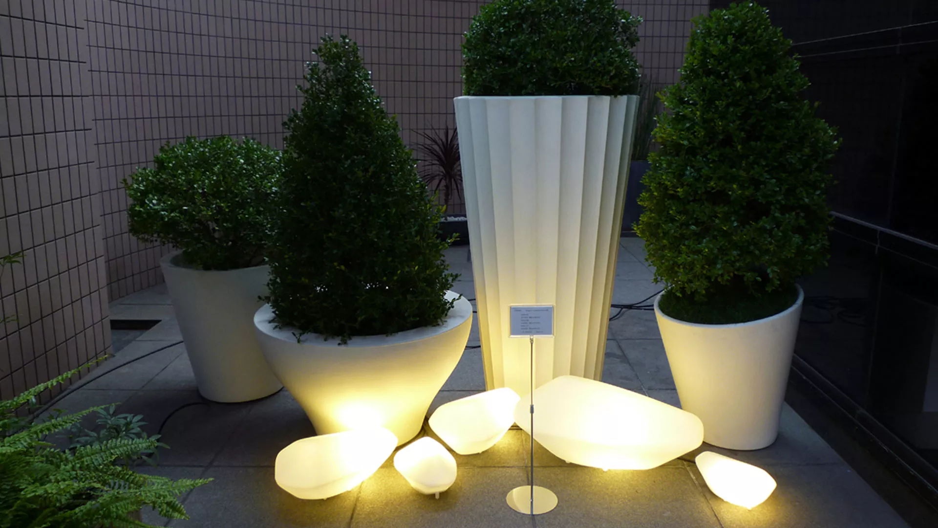 “Stones Outdoor by Oluce contemporary exterior light – organic stone-inspired outdoor lamp with soft glowing light and weather-resistant design”