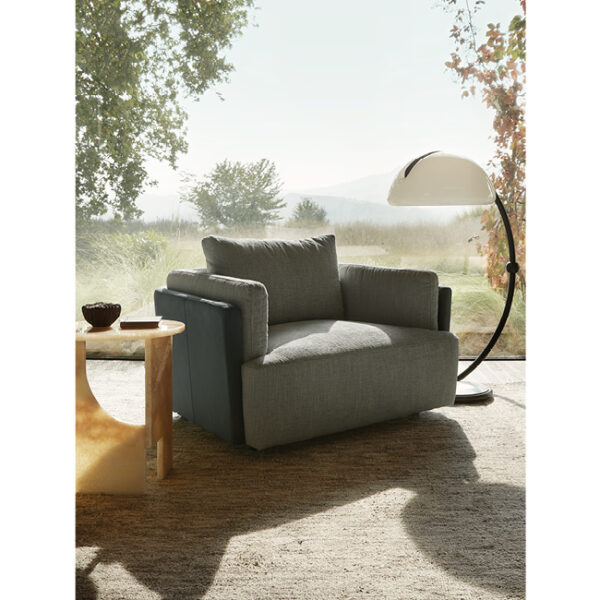 Sunset Swivel armchair by Nicoline, featuring a 360° rotating base and luxurious leather upholstery, adding modern elegance to interiors in Royal Oak, Michigan.