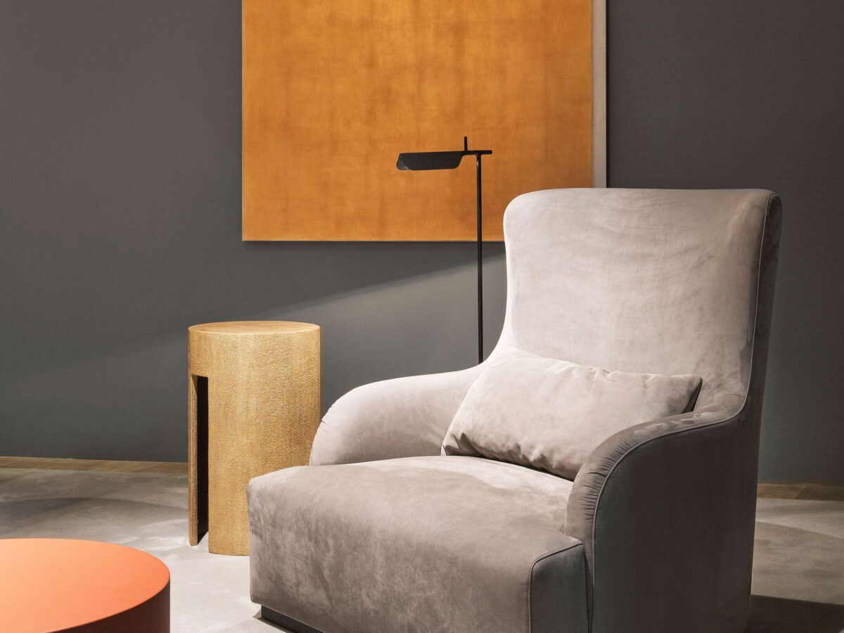 Side view of Loft by Bensen showcasing its streamlined silhouette and cushioned seat