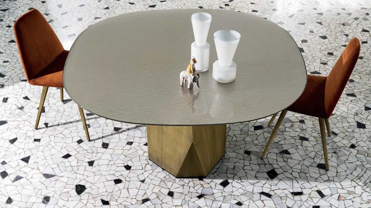 “Modern pedestal table – Sovet Deod featuring Italian style, sculptural base, and functional elegance”