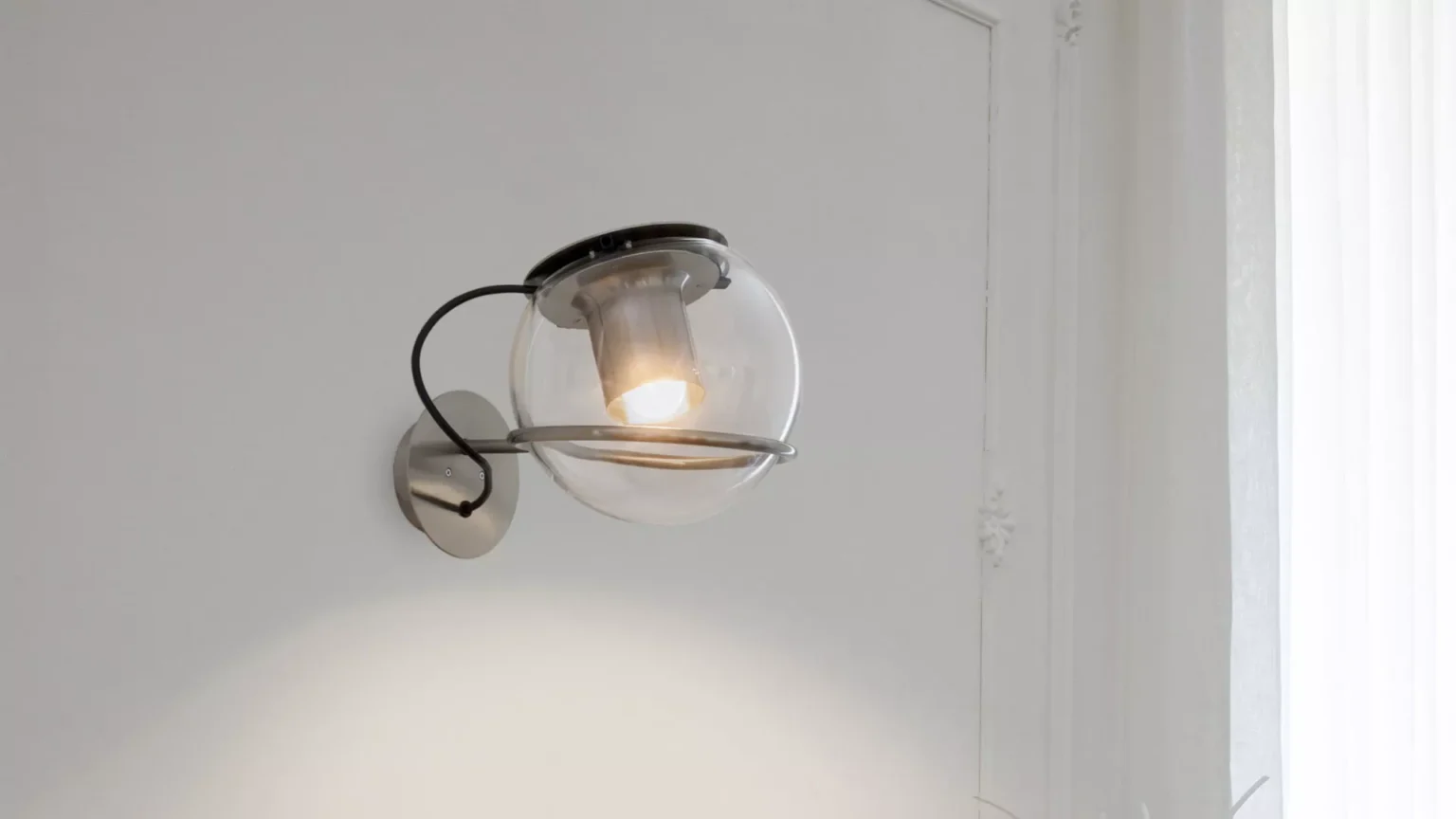 “The Globe by Oluce modern Italian table lamp – spherical glass diffuser with sleek metal base and minimalist design”
