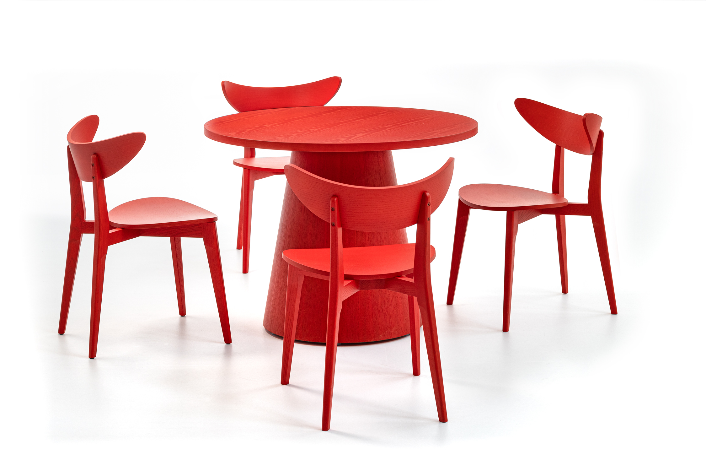 “Moroso Wood Wave chair – contemporary lounge seating featuring sculptural wood design and sleek craftsmanship”