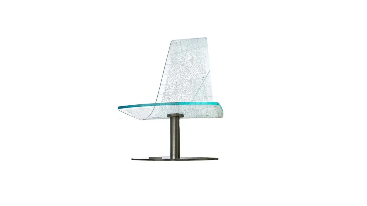 High-end Reglax armchair by Reflex with contemporary Italian design in Royal Oak Michigan showroom