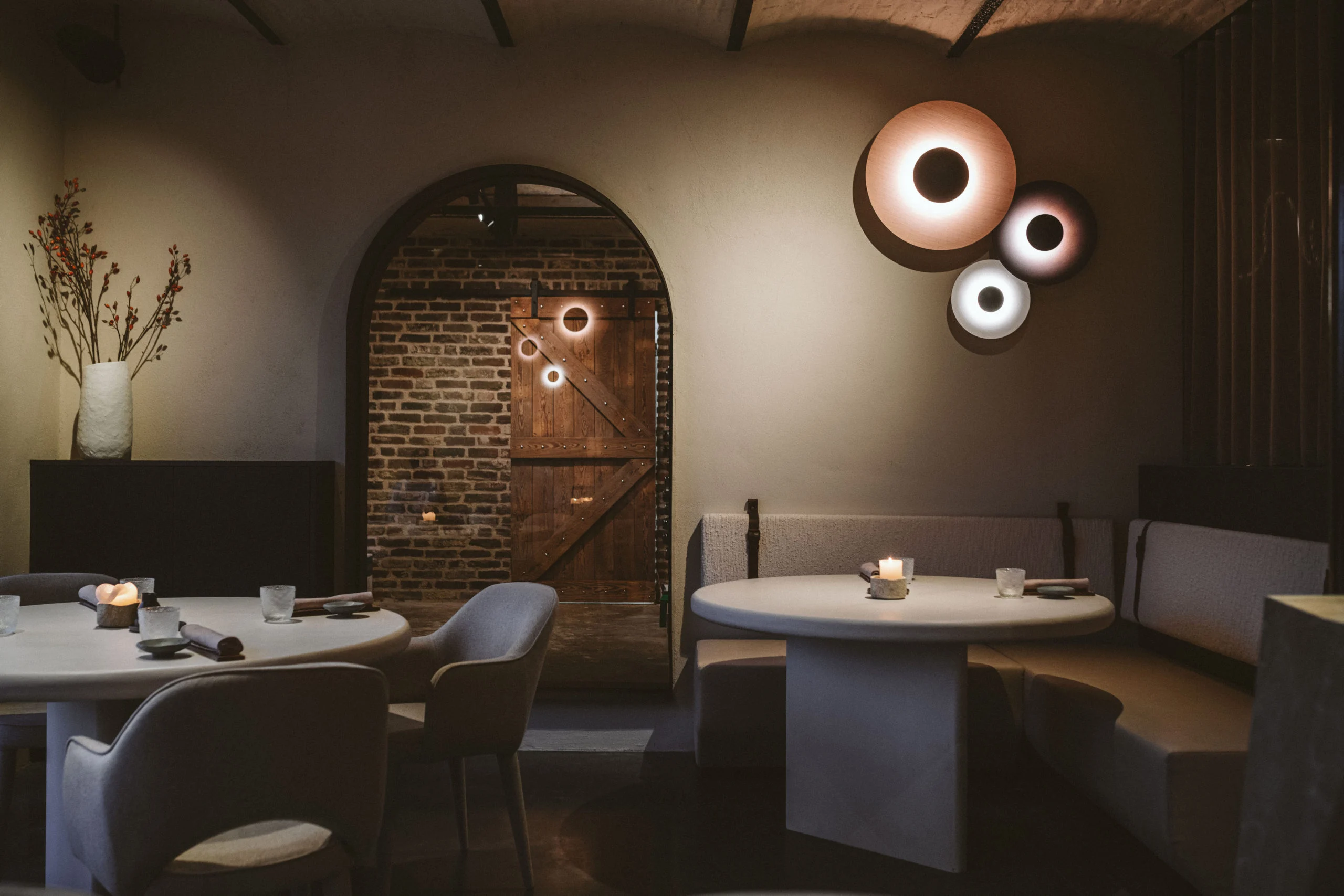 “Ginger by Marset elegant wooden wall lamp – natural tones creating cozy atmosphere”
