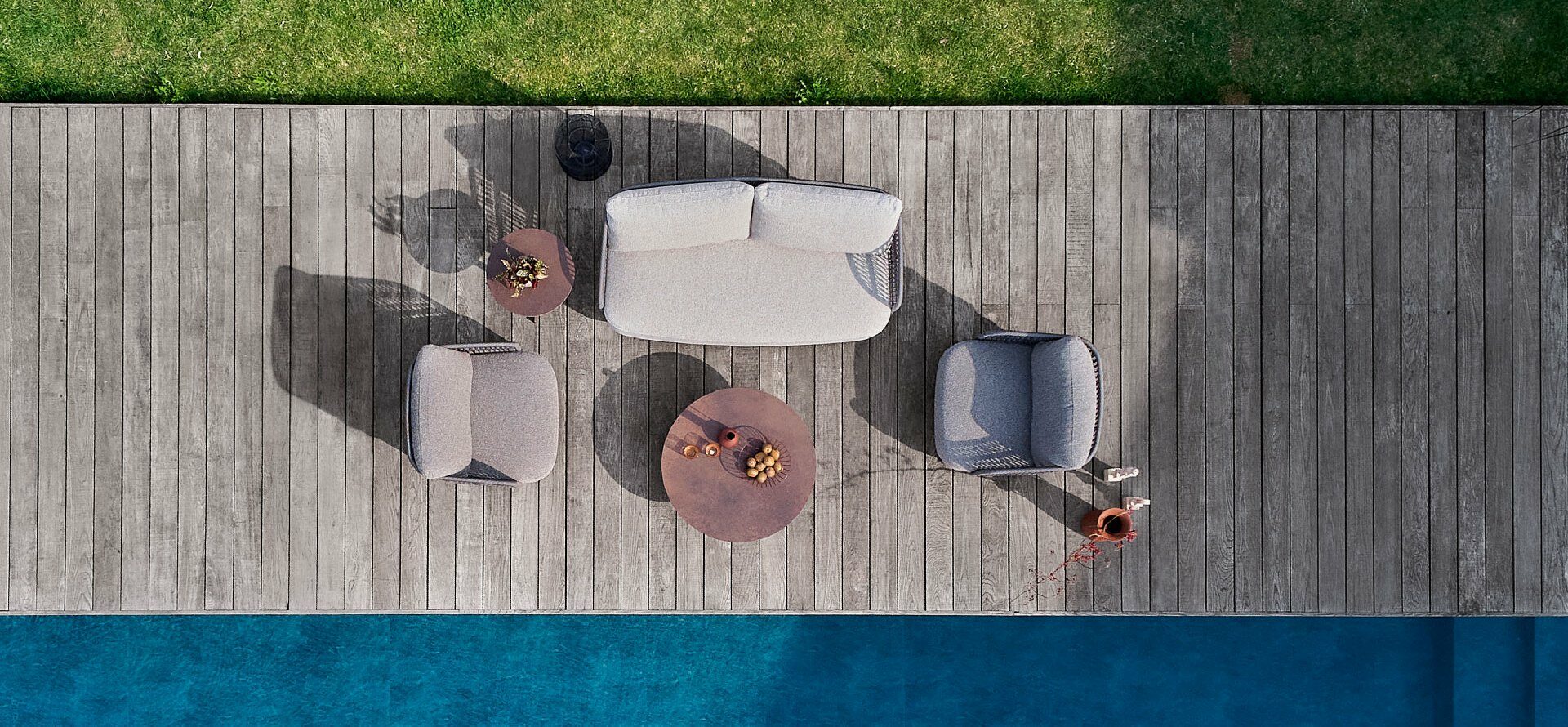 “356 Outdoor Sunbed by Ditre Italia – modern Italian sun lounger with ergonomic curves and weather-resistant design”