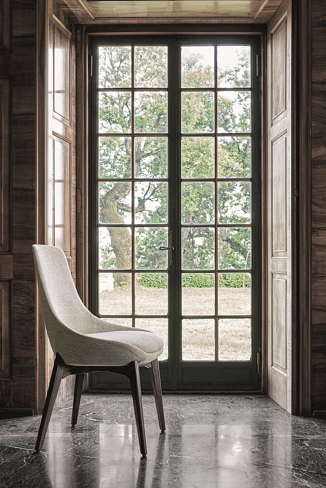 “LINEAR designer chair by Ditre Italia – sleek Italian seating with geometric silhouette and elegant finish”