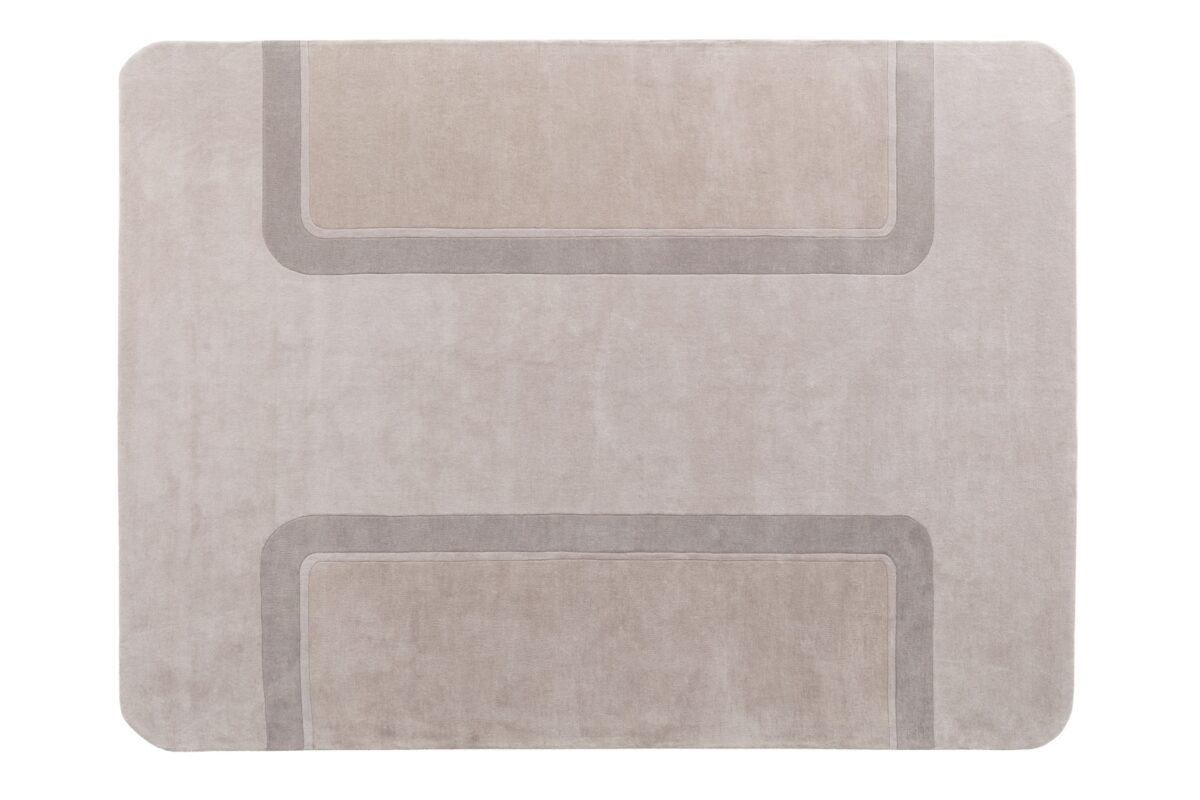 “Buckle by Ditre Italia – stylish accent rug with interlocking motif and premium craftsmanship”
