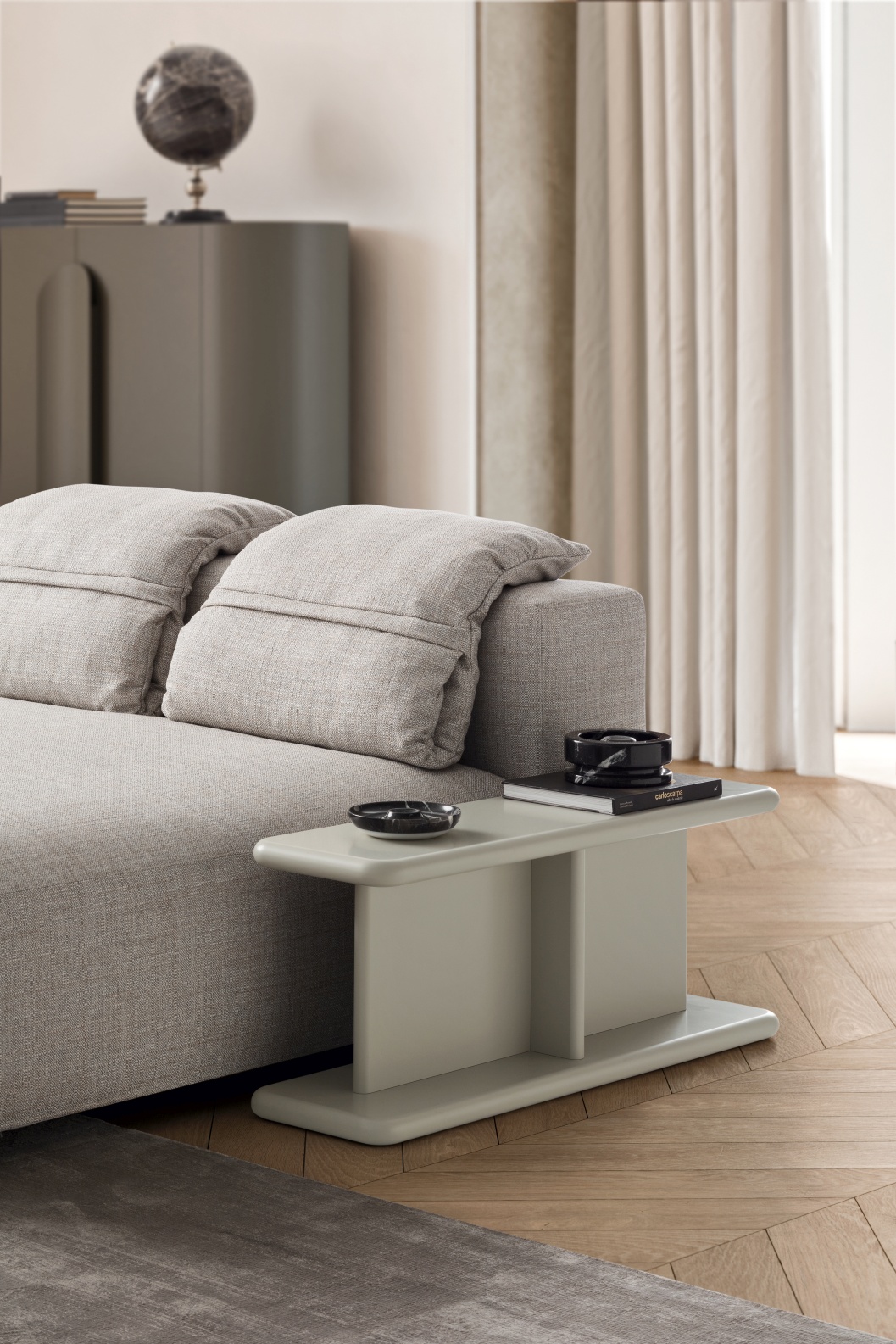 “CROSSLINE coffee table by Ditre Italia – modern Italian design with intersecting base and elegant round top”