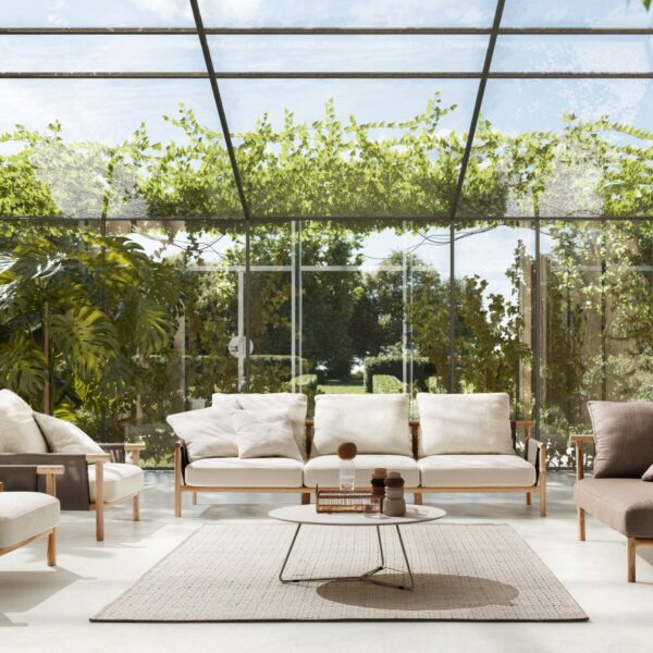“Ditre Italia PLAIN AIR – contemporary patio seating with sleek aluminum base and premium outdoor upholstery”