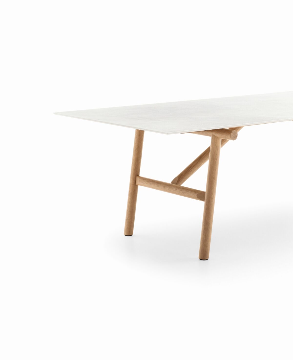 “Isamu table by Ditre Italia – sophisticated Italian design with curved lines and luxurious tabletop finish”