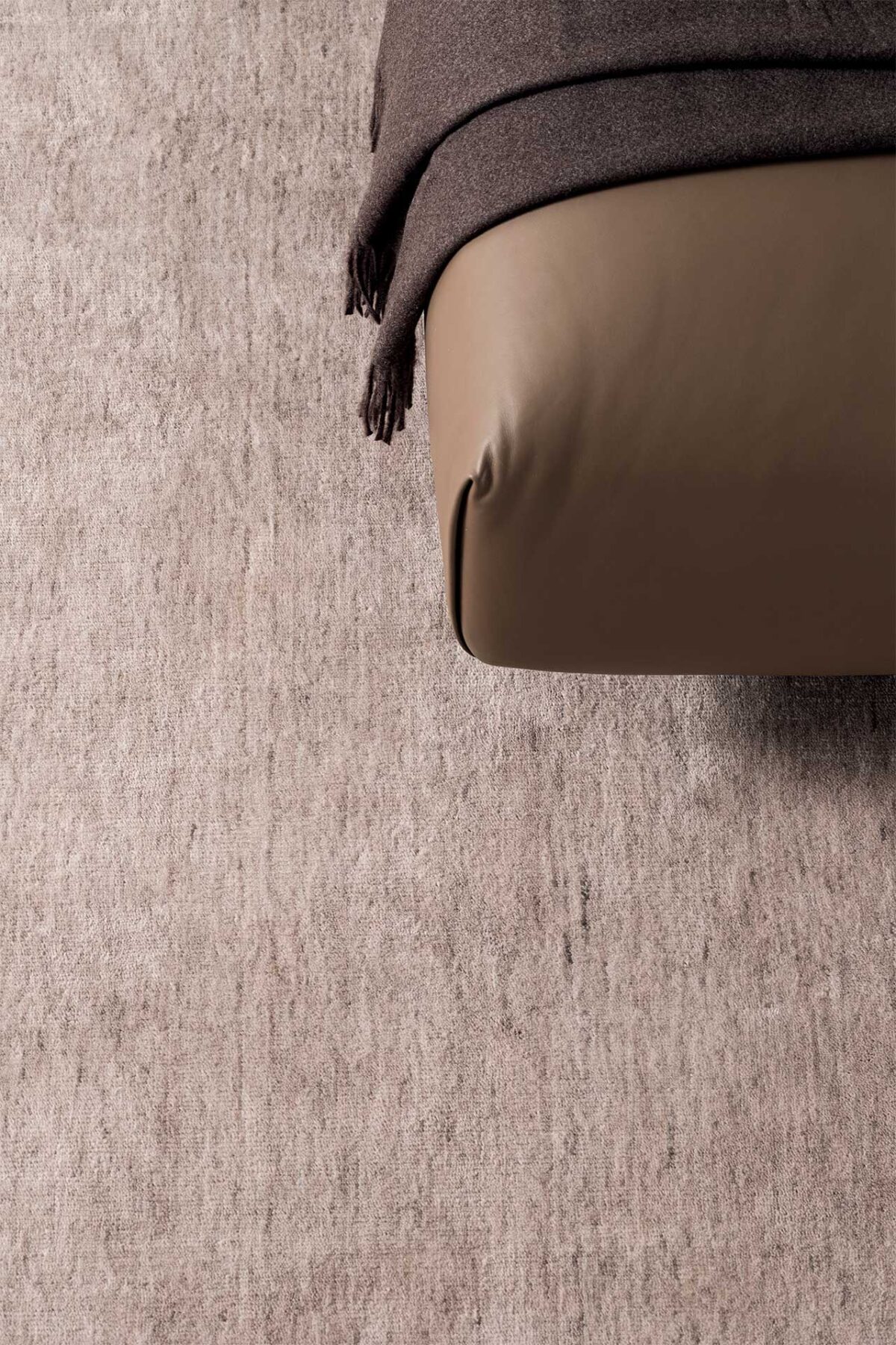 “Ditre Italia GLINT – modern designer rug featuring subtle metallic accents and a luxurious woven finish”