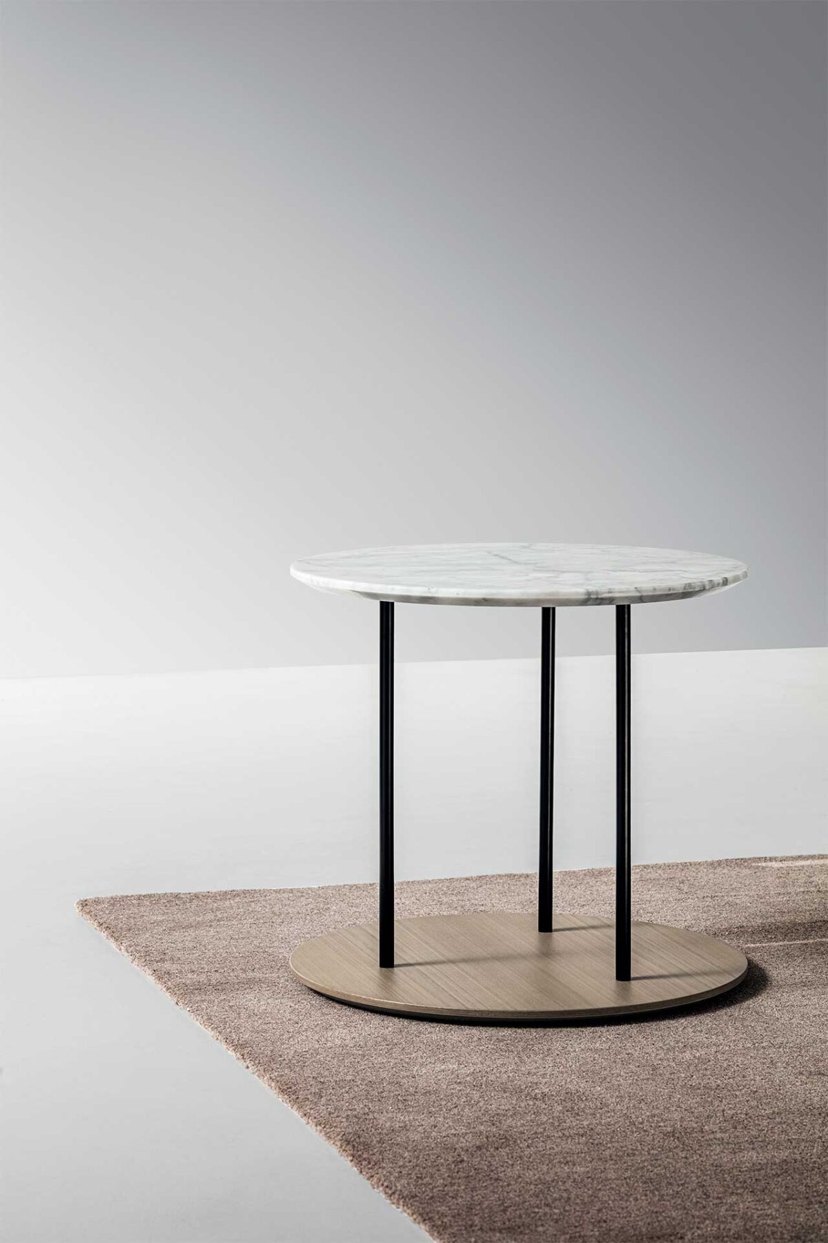 “Staker by Ditre Italia – elegant Italian sectional with wide armrests and minimalist silhouette”