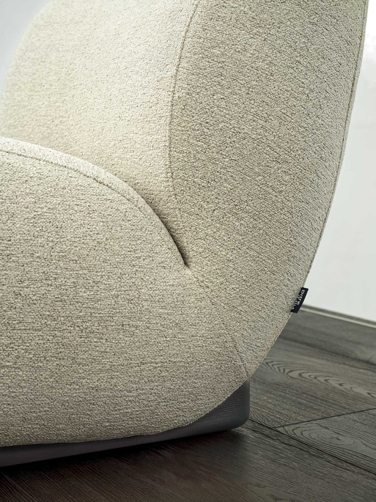 “Ditre Italia Wallaby – contemporary designer chair with sculptural form, soft padding, and minimalist base”