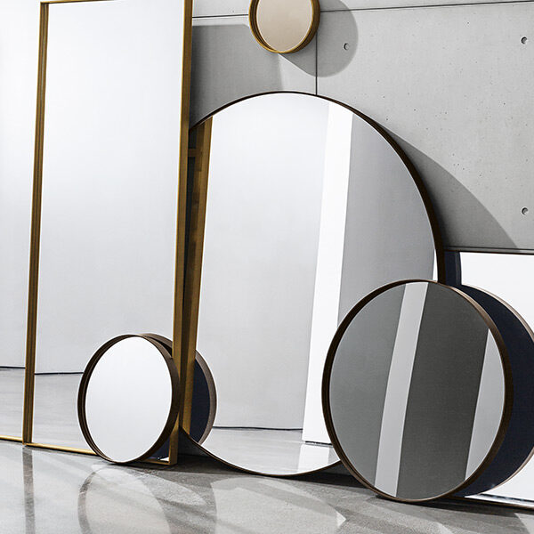 “Sovet Visual rectangular mirror – elegant modern frame perfect for living rooms or hallways”