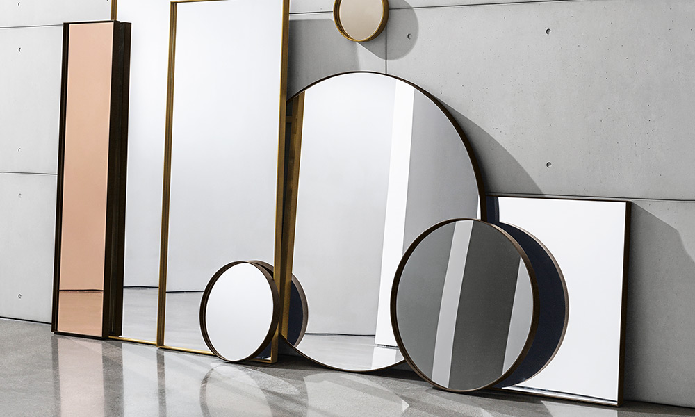 “Sovet Visual rectangular mirror – elegant modern frame perfect for living rooms or hallways”