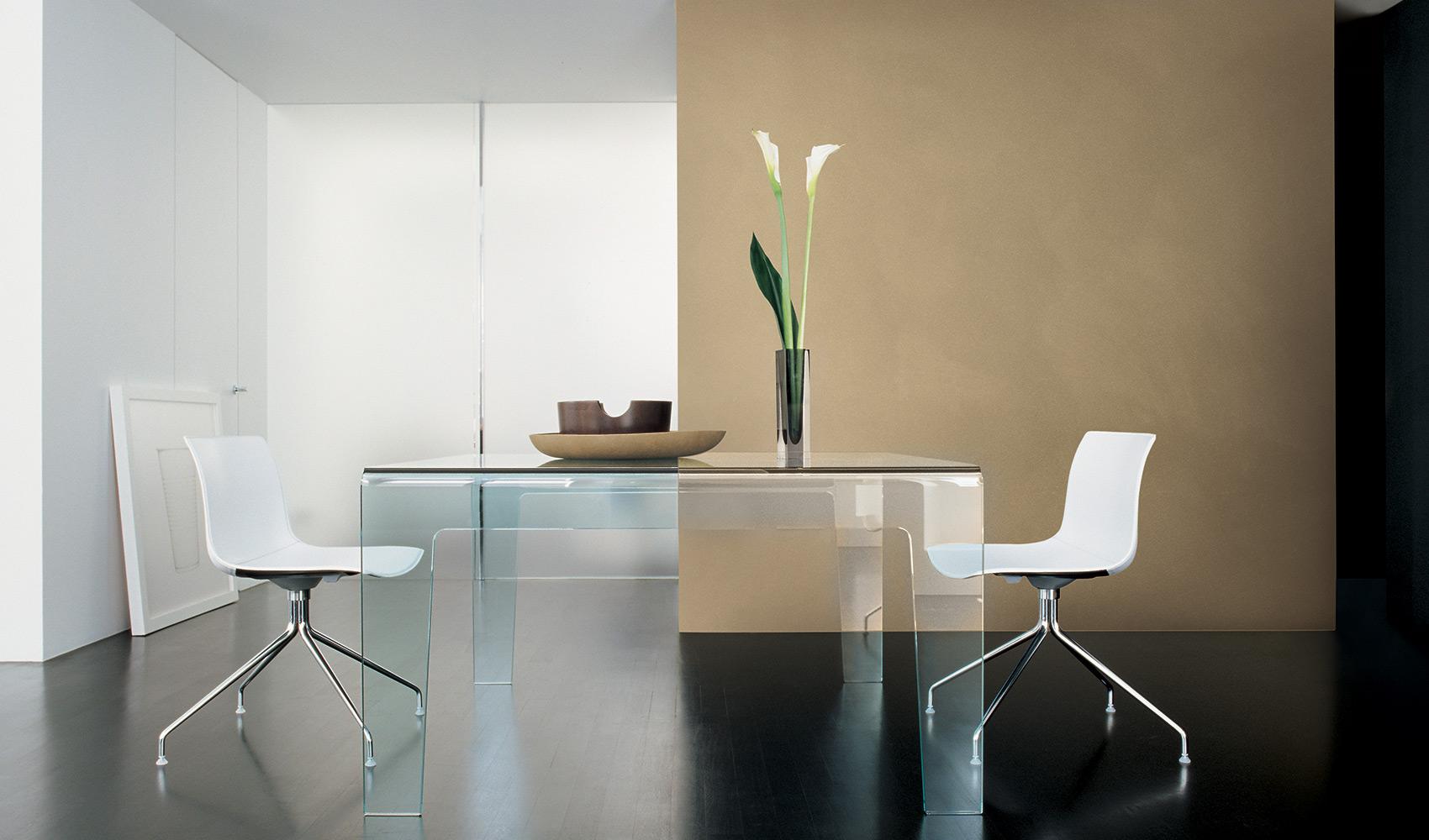βFrog Dining Table by Sovet β modern Italian table crafted from a single curved glass sheet with minimalist designβ