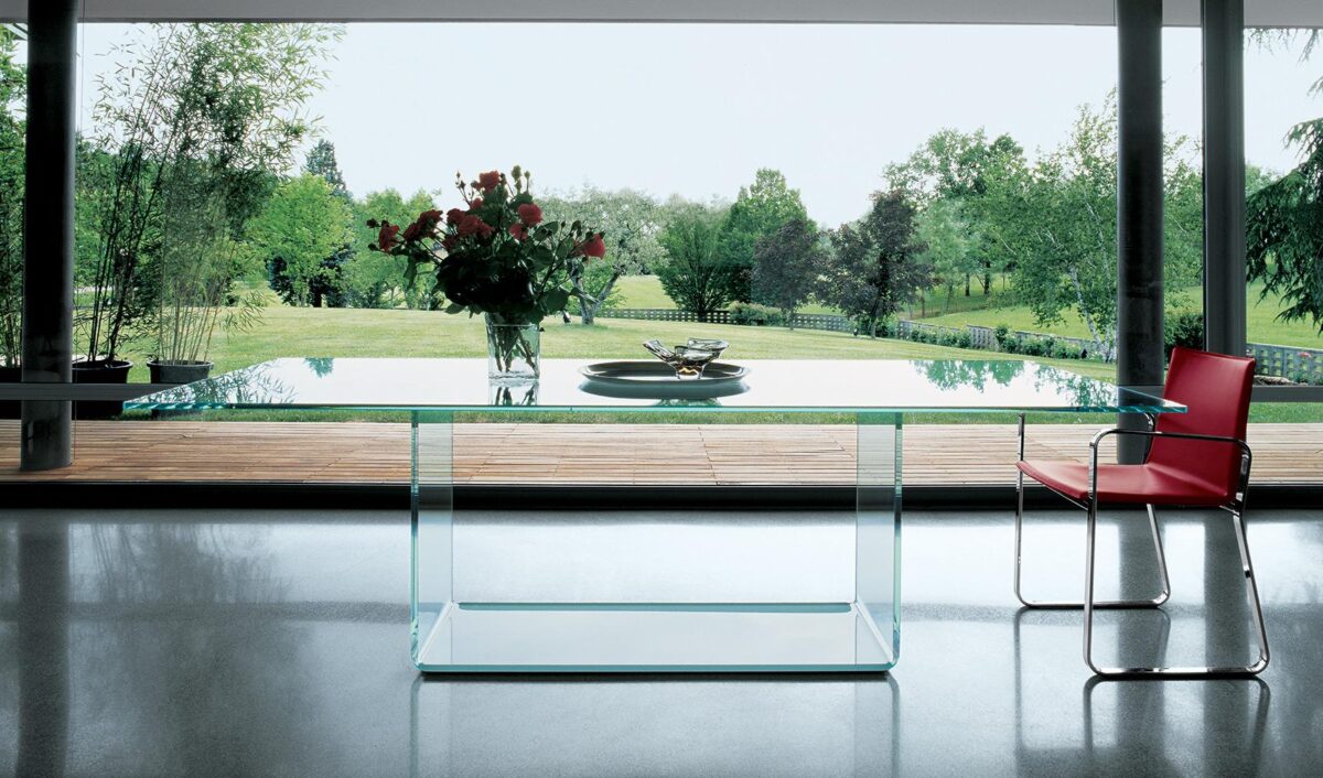 “Sovet Valencia Table – contemporary design featuring aerial architecture and elegant clear surfaces”