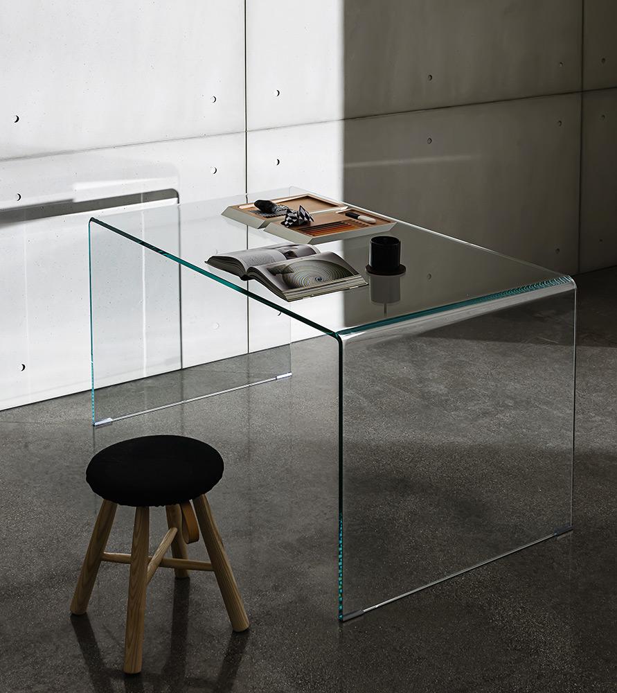 “Sovet Bridge Table – contemporary transparent table featuring elegant simplicity and refined craftsmanship”