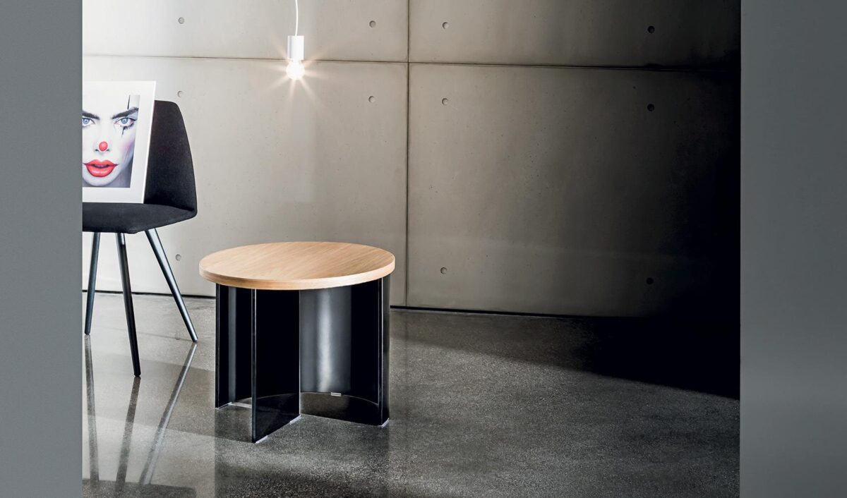 “Sovet Regolo Round Table – contemporary round coffee table featuring clean lines and sculptural pedestal design”