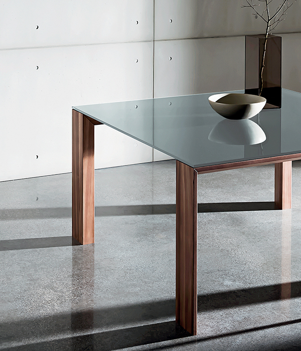 “Toronto Table by Sovet – modern Italian dining table with clean lines and bold rectangular design”