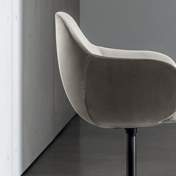 “Cadira Swivel chair by Sovet – modern Italian designer chair with rotating base and sleek contemporary design”