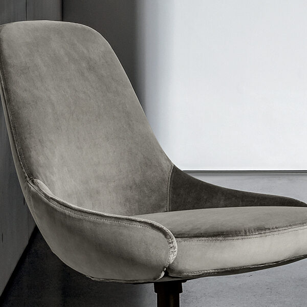 “Cadira swivel chair by Sovet – modern Italian designer chair with 360-degree rotating base and elegant form”