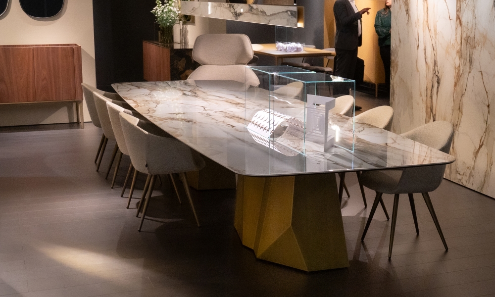 โSovet Grandeod MAXI โ contemporary statement table featuring grand proportions and architectural pedestal designโ