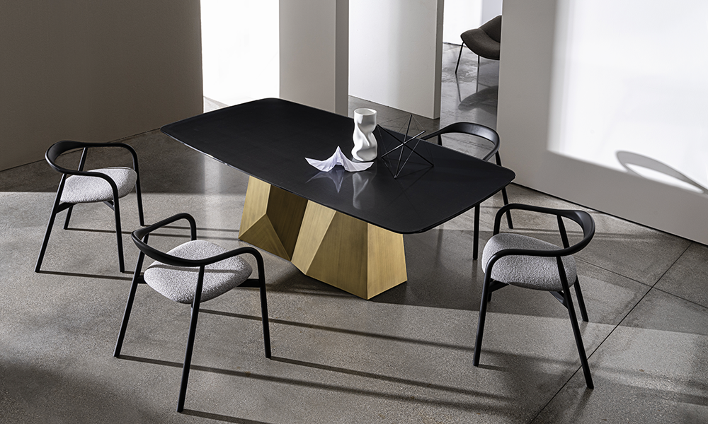 “Sovet Grandeod Shaped Extensible Table – contemporary designer table featuring organic silhouette and smooth extension system”